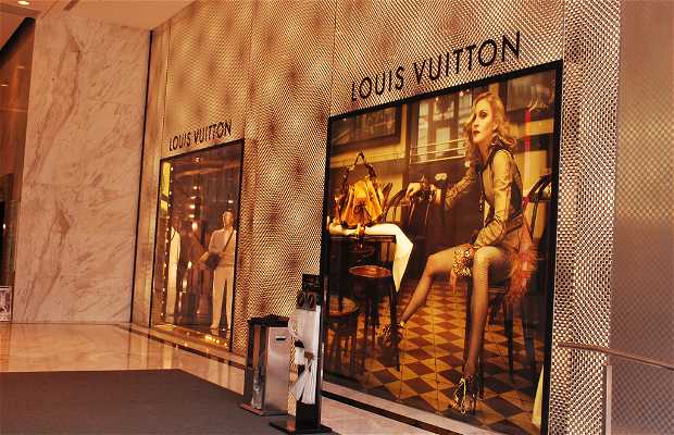 Louis Vuitton Display at Lee Gardens (5) - Picture of Lee Garden