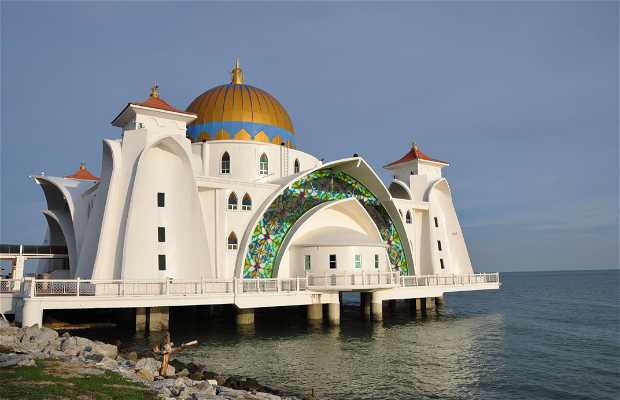 Melaka Straits Mosque in Melaka: 2 reviews and 5 photos