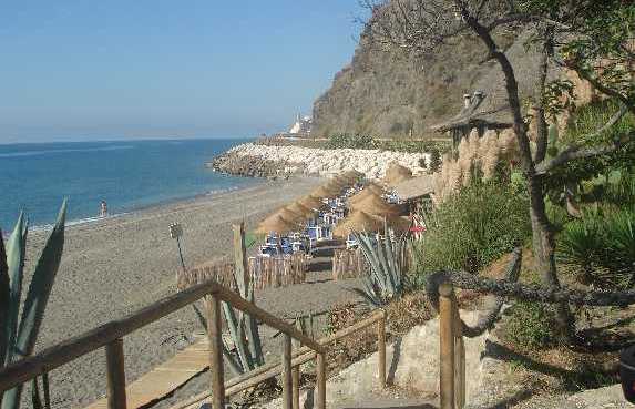 Vilchez Beach in Torrox: 4 reviews and 5 photos