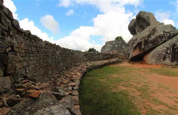 ruinas-do-great-zimbabwe.jpg