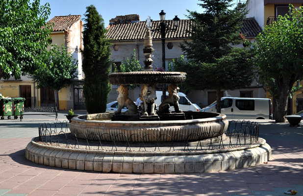 Plaza y Fuente de los Leones en Villanueva de la Fuente: 3 opiniones y 6  fotos