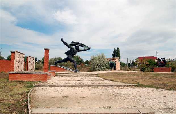Memento Park Budapest : Hungary S Solution For Controversial Statues A